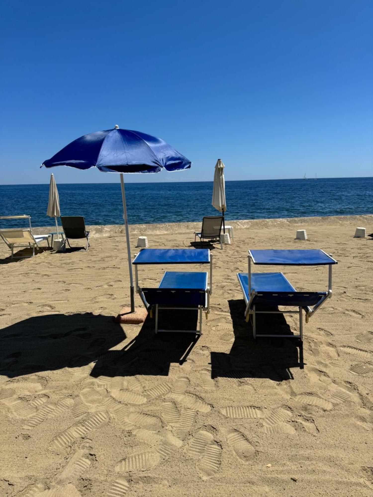 Tirrenia Beach House - Sea Front With Private Beach San Remo Extérieur photo